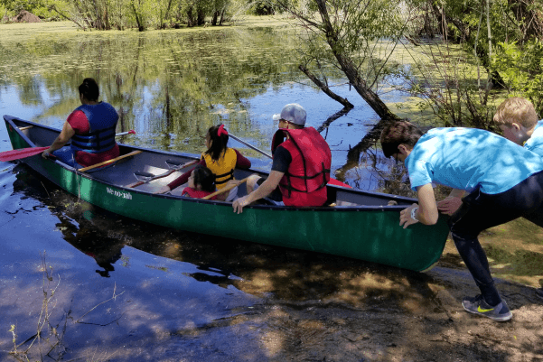 kids canoeing 